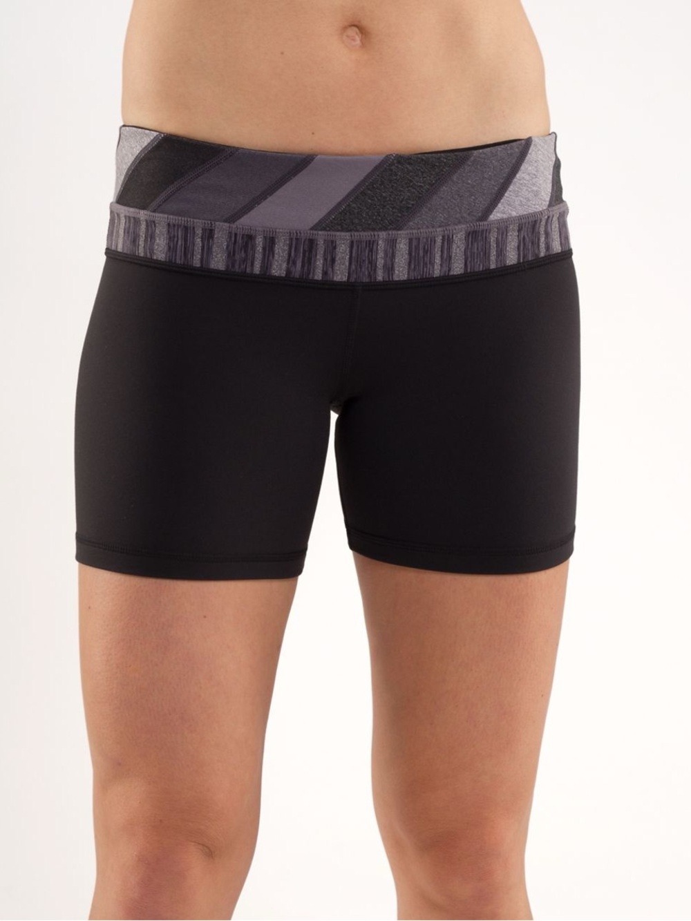 Sz 6 Lululemon Groove Short Black / Quilt 16